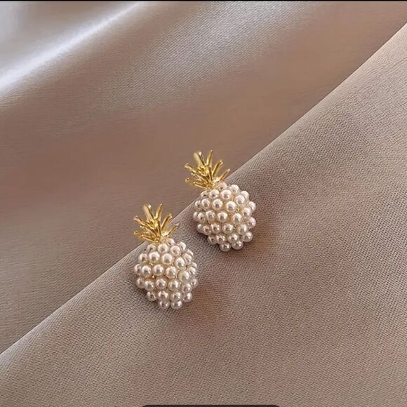 NEW Gold 14k Plated Pineapple Pearl Stud Earrings - Picture 6 of 6